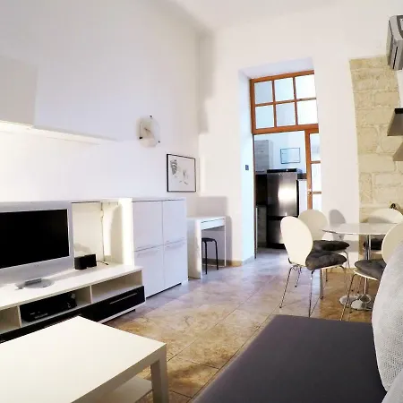 Kyra Apartman Póla