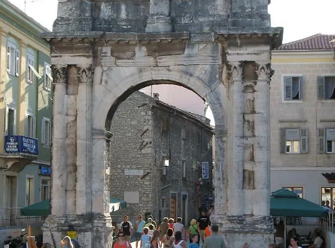 Kyra Apartman *